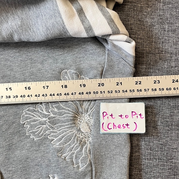 Thom Browne Embroidered Koi Chrysanthemum Sweatshirt - Men's Size 4 - Gray - Picture 12 of 15